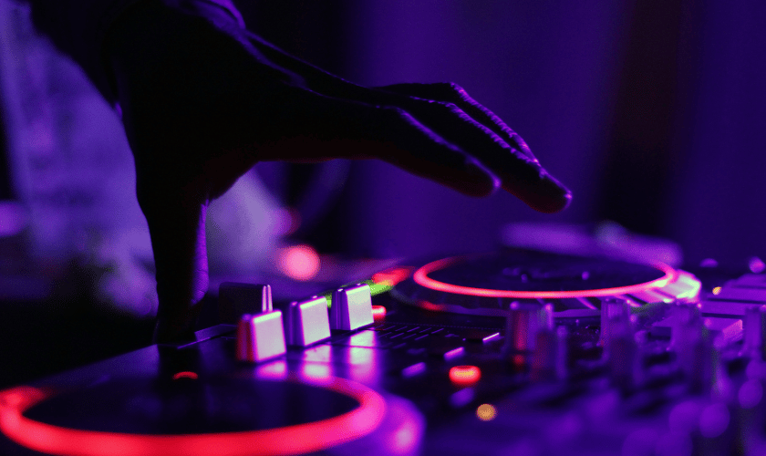 DJ 1