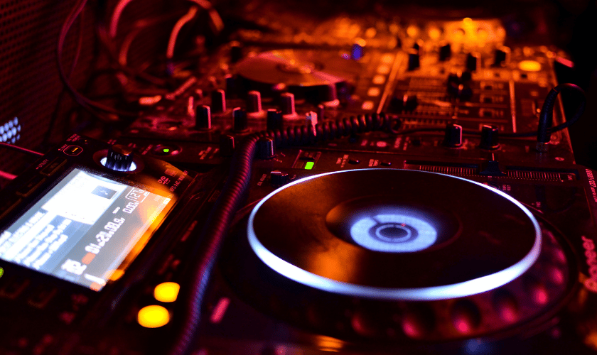 dj 4